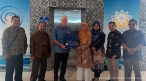 Read more about the article Visited by the Director of the Indo Austay Program, UMS Prepares Short Courses